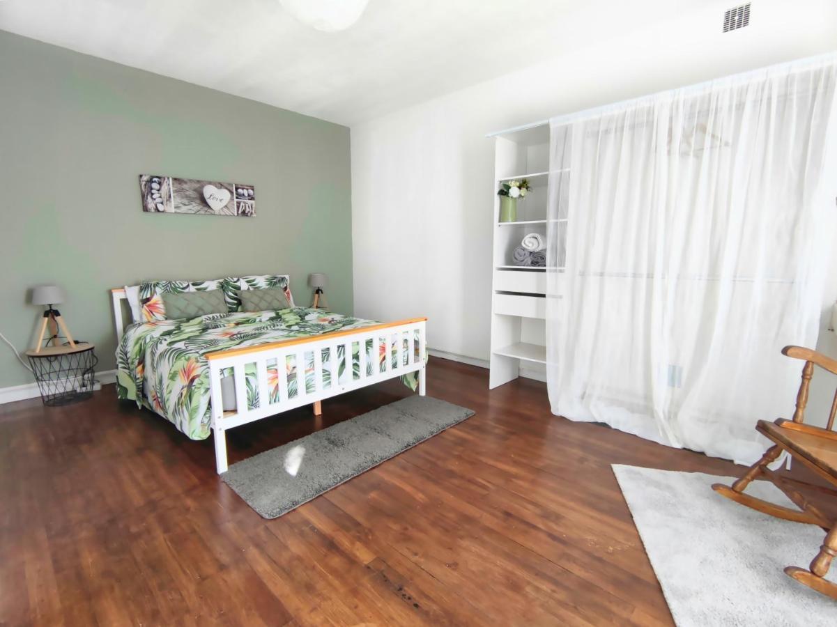 Number 22 - Le Dorat - Apartment One With Garden & Free Parking Eksteriør bilde